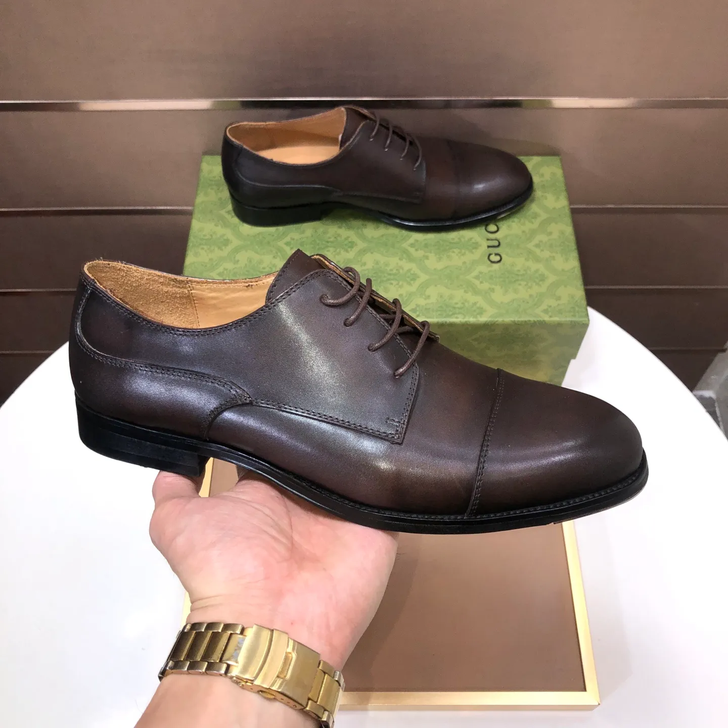 Men's shoes 💰660💰 Brand: GUCCI (Gucci) Standard code: Men's size 38/44 (45/46 can be customized) Grade: Same as the official website Original quality Material: Original cowhide Water-dyed cowhide lining Original rubber outsole Style category: Men's fashionable casual leather shoes Distinguished big-name luxury elements top luxury Color: Actual picture